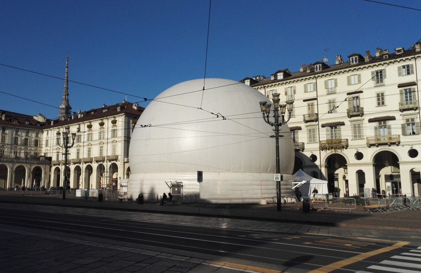 Quel "bubbone" in piazza Vittorio ai torinesi proprio non piace! ecco la risposta del comune di Torino